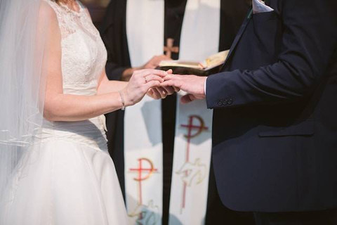 Ilustrasi ajaran gereja tentang perkawinan. Sumber: Unsplash/Wedding Photography