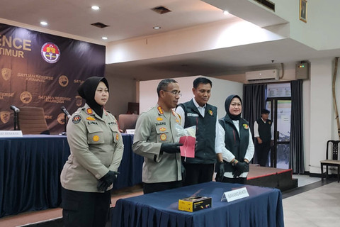 Pers rilis kasus bapak setubuhi anak kandungnya di Polres Jakarta Timur pada Senin (20/5/2024). Foto: Rachmadi Rasyad/kumparan