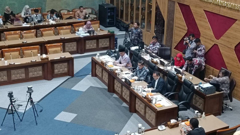 Rapat Kerja Komisi X dengan Mendikbudristek RI, Nadiem Makarim, soal UKT Mahal di Ruang Sidang Komisi X DPR RI, Senayan, Jakarta, Selasa (21/5/2024). Foto: Zamachsyari/kumparan