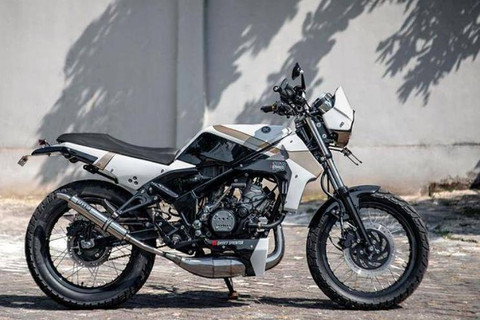 Kawasaki Ninja 150R yang dikustom jadi scrambler oleh bengkel Batakastem. Foto: Dok. Instagram/@batakastem_workshop