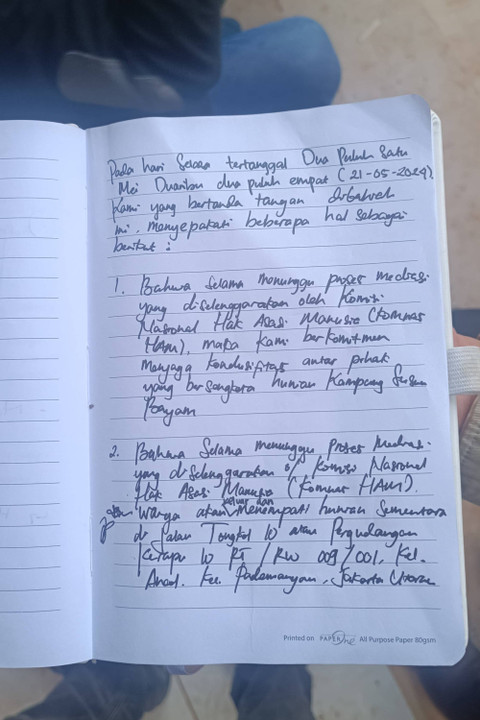 Hasil kesepakatan antara warga Kampung Susun Bayam dengan Jakpro usai upaya pengusiran, Selasa (21/5/2024). Foto: Thomas Bosco/kumparan