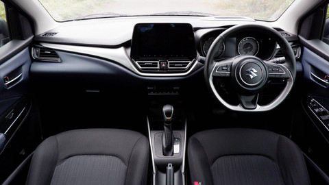 Interior dan layout dashboard Suzuki Baleno hatchback.  Foto: Aditya Pratama Niagara/kumparan