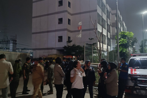 Proses pemindahan warga Kampung Susun Bayam ke huntara di Pademangan usai kesepakatan dicapai dengan JakPro, Selasa (21/5/2024). Foto: Thomas Bosco/kumparan