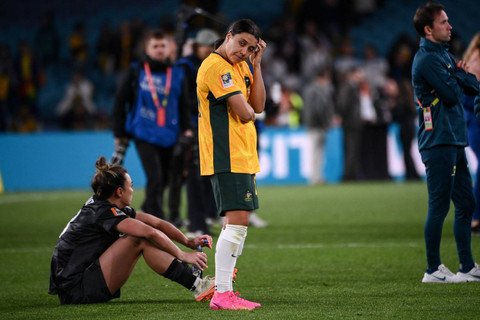 Reaksi pemain Australia Sam Kerr di akhir pertandingan sepak bola semifinal Piala Dunia Wanita Australia dan Selandia Baru 2023 antara Australia dan Inggris di Stadion Australia di Sydney pada 16 Agustus 2023. Foto: Franck Fife/AFP