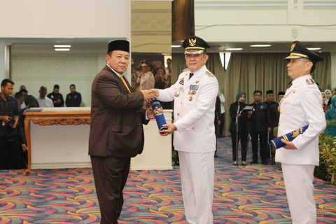 Pengukuhan perpanjangan jabatan PJ Bupati Tulang Bawang Barat Muhammad Firsada dan Pelantikan Febrizal Levi Sukmana sebagai Penjabat Pj Bupati Mesuji oleh Gubernur Lampung Arinal Djunaidi | Foto : Adpim