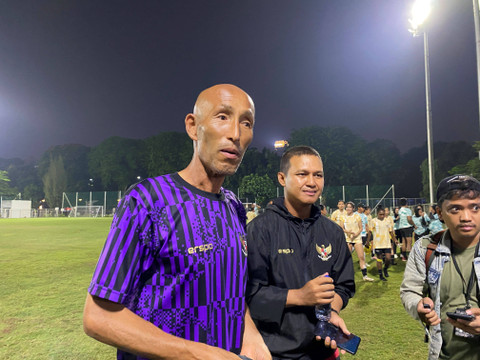 Satoru Mochizuki saat sesi latihan terbuka di Lapangan B GBK, Rabu (22/5).  Foto: Antika Fahira/kumparanBOLANITA