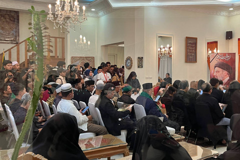 Suasana Doa Bersama & Tahlilan atas Wafatnya Presiden Raisi, Menlu Hossein, dan Delegasi Iran Lainnya, di Kediaman Duta Besar Iran, Jakarta, Rabu (22/5/2024). Foto: Tiara Hasna/kumparan