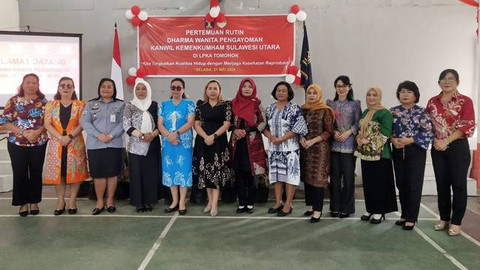 Sejumlah anggota DWP Kanwil Kemenkumham Sulawesi Utara pada pertemuan rutin yang digelar di LPKA Tomohon.