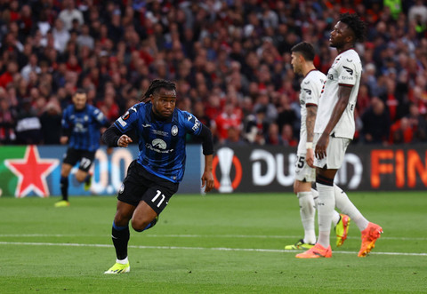 Ademola Lookman cetak gol saat laga Atalanta vs Bayer Leverkusen saat final Liga Europa 2023/24 di Aviva Stadium, Dublin, Irlandia, pada Kamis (23/5) dini hari WIB. Foto: REUTERS/Hannah Mckay