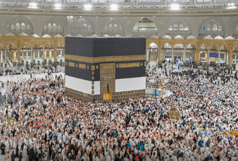 Ka'bah dipasangi kain putih tanda musim haji dimulai, 23 Mei 2024. Foto: Dok. gph.gov.sa