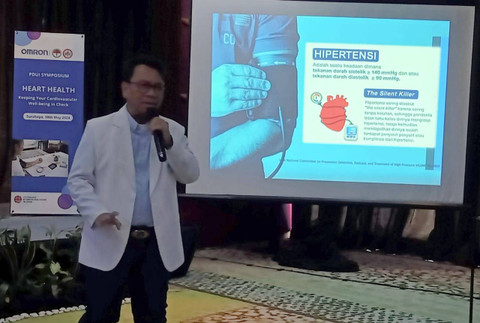 Ketua Perhimpunan Dokter Umum Indonesia (PDUI) Cabang Jawa Timur dr. Ade Armada. Foto: Masruroh/Basra