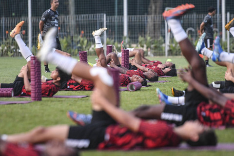 Sejumlah pesepak bola Timnas U-20 menjalani latihan di Lapangan ABC, Kompleks Gelora Bung Karno, Senayan, Jakarta, Jumat (24/5/2024). Foto: ANTARA FOTO/Hafidz Mubarak A