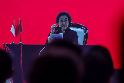 Ketum PDIP Megawati Soekarnoputri berpidato pada Rakernas V PDIP di Beach City International Stadium Ancol, Jakarta, Jumat (24/5/2024). Foto: Jamal Ramadhan/kumparan