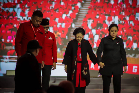Ketua Umum PDIP Megawati Soekarnoputri hadir pada Rakernas V di Beach City International Stadium Ancol, Jakarta, Jumat (24/5/2024). Foto: Jamal Ramadhan/kumparan