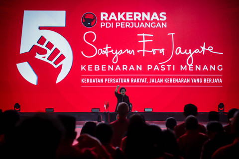 Ketua Umum PDIP Megawati Soekarnoputri berpidato pada Rakernas V PDIP di Beach City International Stadium Ancol, Jakarta, Jumat (24/5/2024). Foto: Jamal Ramadhan/kumparan