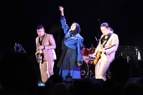 Salma Salsabil menghibur penonton saat konser Java Jazz Festival 2024 di JI-Expo Kemayoran, Jakarta, Jumat (24/5/2024). Foto: Dicky Adam Sidiq/kumparan