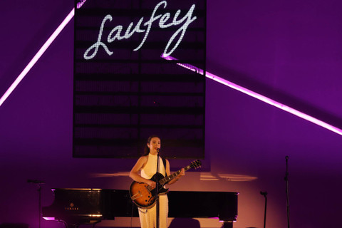 Laufey tampil saat konser Java Jazz Festival 2024 di JIExpo Kemayoran, Jakarta, Jumat (24/5/2024). Foto: Dicky Adam Sidiq/kumparan