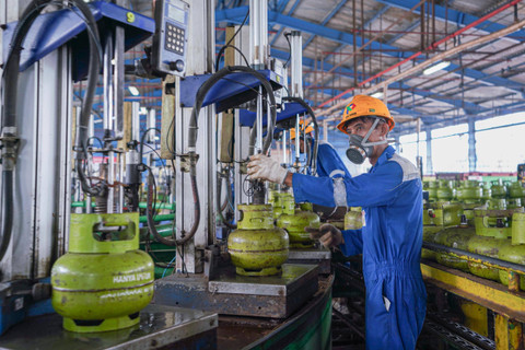 Pertamina Patra Niaga mewajibkan seluruh SPBE melakukan langkah SOP sebelum pengisian gas ke tabung. Foto: Dok. Pertamina