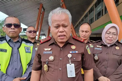 Kepala Kejaksaan Tinggi Papua Barat Harli Siregar (tengah). Foto: Fransiskus Salu Weking/ANTARA