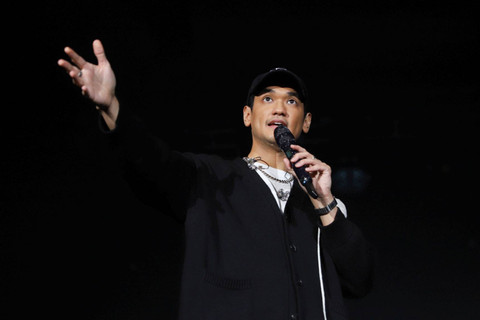 Afgan menghibur penonton saat konser BNI Java Jazz Festival 2024 di JIExpo Kemayoran, Jakarta, Sabtu (25/5/2024). Foto: Dicky Adam Sidiq/kumparan