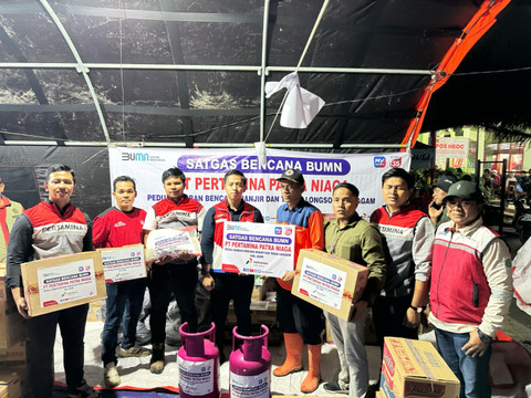 Pertamina Group salurkan bantuan korban lahar dingin dan tanah longsor di Posko Pertamina Peduli Agam, Sumatera Barat. Foto: Dok. Pertamina