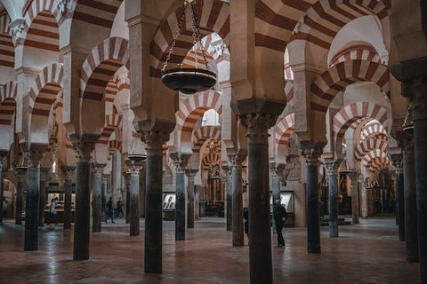 Ilustrasi ceritakan sejarah singkat perkembangan Islam di Andalusia. Sumber: pexels.com