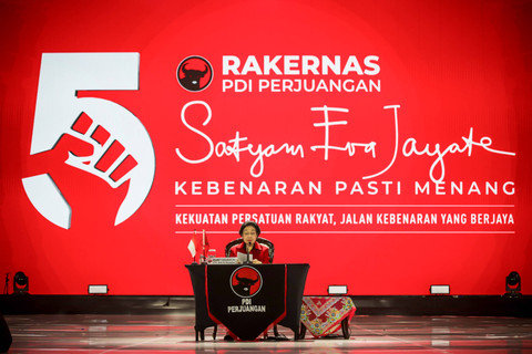 Ketua Umum PDIP Megawati Soekarnoputri menyampaikan pidato pada Rakernas V hari ke-3 di Ancol, Jakarta, Minggu (26/5/2024). Foto: Jamal Ramadhan/kumparan