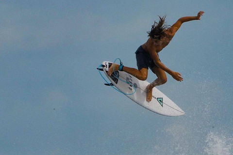 Ilustrasi Peselancar | Foto: @tobby.mossop