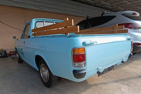 Datsun B120 tahun 1972 yang dikonversi jadi mobil listrik oleh Studio Motor. Foto: Fitra Andrianto/kumparan