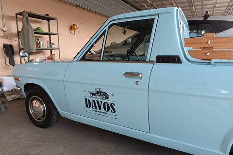 Datsun B120 tahun 1972 yang dikonversi jadi mobil listrik oleh Studio Motor. Foto: Fitra Andrianto/kumparan