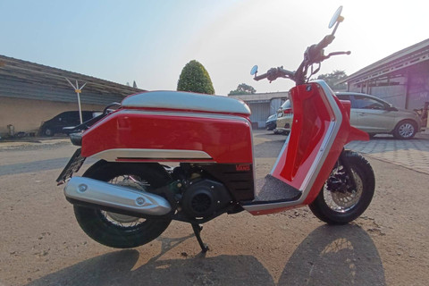 Suzuki Spin 125 yang dikustom jadi Suzuki Hustler Scoot garapan Studio Motor. Foto: Fitra Andrianto/kumparan