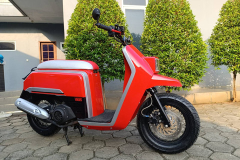 Suzuki Spin 125 yang dikustom jadi Suzuki Hustler Scoot garapan Studio Motor. Foto: Fitra Andrianto/kumparan