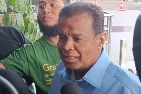 Fuad Hasan Masyhur di Gedung Merah Putih KPK akan diperiksa terkait aliran uang Syahrul Yasin Limpo (SYL), Senin (27/5/2024). Foto: Hedi/kumparan