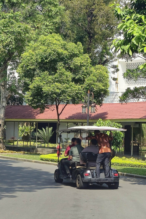 Menko Polhukam Hadi Tjahjanto, Kapolri Listyo Sigit Prabowo, dan Jaksa Agung ST Burhanuddin sebelum meninggalkan Istana Negara, Senin (27/5/2024). Foto: Nadia Riso/kumparan