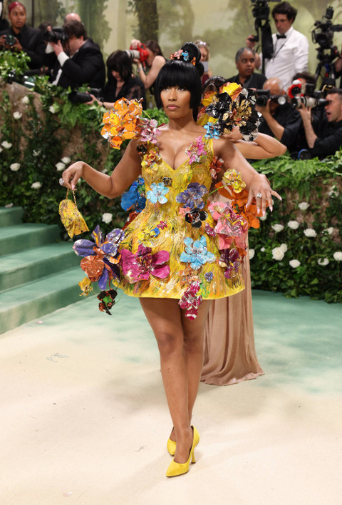 Nicki Minaj berpose di Met Gala, sebuah gala penggalangan dana tahunan yang diadakan untuk kepentingan Metropolitan Museum of Art's Costume Institute di New York City, New York, AS, (6/5/2024). Foto: Carlos Barria/REUTERS 