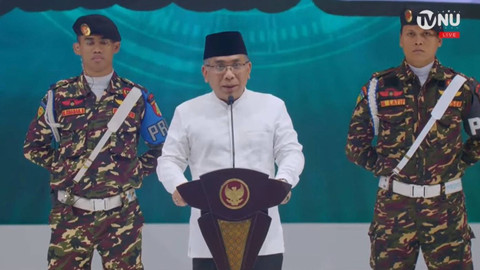 Ketua PBNU Yahya Cholil Staquf memberikan sambutan saat Pelantikan Pengurus Pusat GP Ansor  2024-2029 di Istora Senayan, Jakarta, Senin (27/5/2024). Foto: Youtube/ TVNU Televisi Nahdlatul Ulama