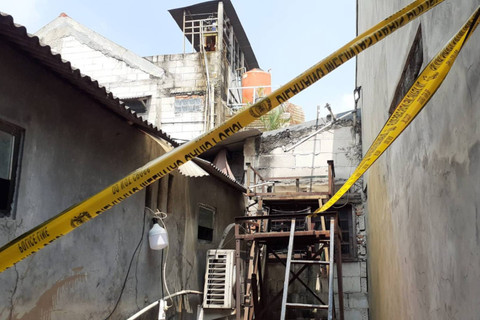 Jasad laki-laki yang ditemukan tewas di dalam toren air rumah milik warga di Gang Samid Sian, Kelurahan Pondok Aren, Kecamatan Pondok Aren, Kota Tangerang Selatan, ternyata warga setempat bernama Devi Karmawan (27 tahun). Foto: Dok. kumparan