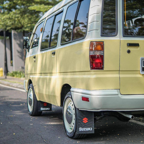 Suzuki Carry ST100 (Grand Extra) 1000 cc tahun 1994 milik Konten Kreator Tajwid Rizky Sabroni yang dikustom menjadi mobil dengan tampilan kalcer. Foto: Instagram/@rizkysabroni