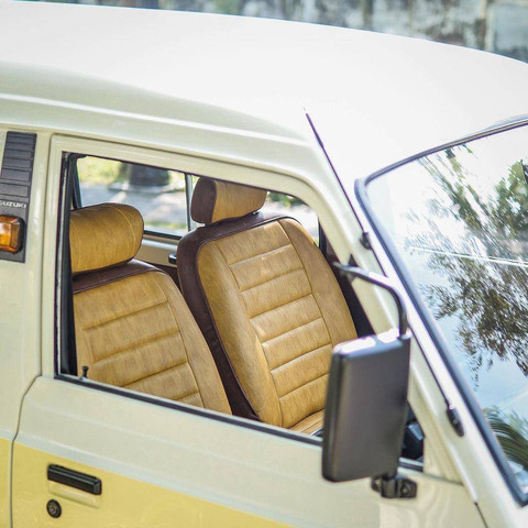 Suzuki Carry ST100 (Grand Extra) 1000 cc tahun 1994 milik Konten Kreator Tajwid Rizky Sabroni yang dikustom menjadi mobil dengan tampilan kalcer. Foto: Instagram/@rizkysabroni