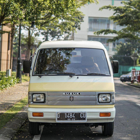 Suzuki Carry ST100 (Grand Extra) 1000 cc tahun 1994 milik Konten Kreator Tajwid Rizky Sabroni yang dikustom menjadi mobil dengan tampilan kalcer. Foto: Instagram/@rizkysabroni