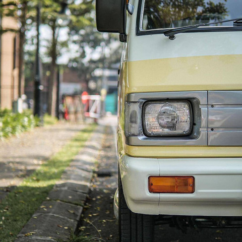 Suzuki Carry ST100 (Grand Extra) 1000 cc tahun 1994 milik Konten Kreator Tajwid Rizky Sabroni yang dikustom menjadi mobil dengan tampilan kalcer. Foto: Instagram/@rizkysabroni