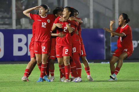 Timnas Wanita Indonesia melawan Singapura di Stadion Madya, GBK, Jakarta, Selasa (28/5/2024). Foto: Iqbal Firdaus/kumparan