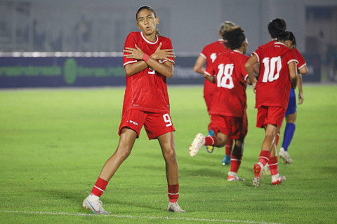 Timnas Wanita Indonesia melawan Singapura di Stadion Madya, GBK, Jakarta, Selasa (28/5/2024). Foto: Iqbal Firdaus/kumparan