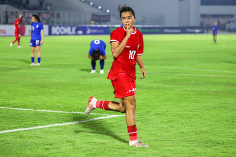 Timnas Wanita Indonesia melawan Singapura di Stadion Madya, GBK, Jakarta, Selasa (28/5/2024). Foto: Iqbal Firdaus/kumparan