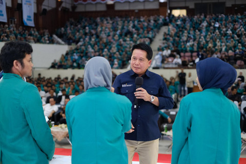 Direktur Utama PT Bank Syariah Indonesia Tbk (BSI) Hery Gunardi menggelar kuliah umum tentang perbankan syariah yang dihadiri lebih dari 1.500 mahasiswa Universitas Syiah Kuala, Banda Aceh, Rabu (29/5/2024).  Foto: Dok. BSI