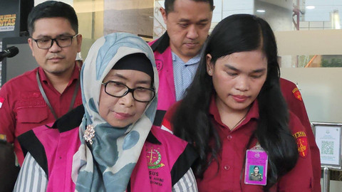 Kejagung tahan 4 tersangka kasus dugaan korupsi tata kelola emas PT Antam periode 2010-2015.  Foto: Jonathan Devin/kumparan