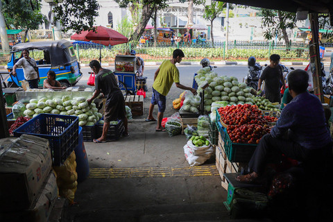 Pedagang beraktivitas di pasar tradisional Pasar Senen, Jakarta, Kamis (30/5/2024). Foto: Jamal Ramadhan/kumparan