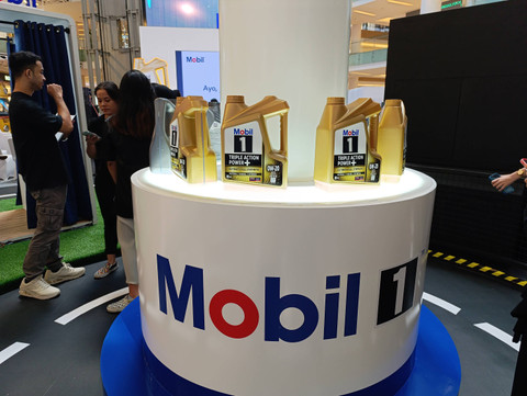 ExxonMobil Lubricants Indonesia meluncurkan oli Mobil Super All-in-One Protection (AIOP) di Gandaria, Jakarta Selatan, Kamis (30/5). Foto: Fitra Andrianto/kumparan