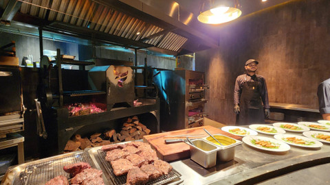 Suasana acara grand opening restoran Meatguy cabang kedua di SCBD, Jakarta (30/5/2024). Foto: Azalia Amadea/kumparan 