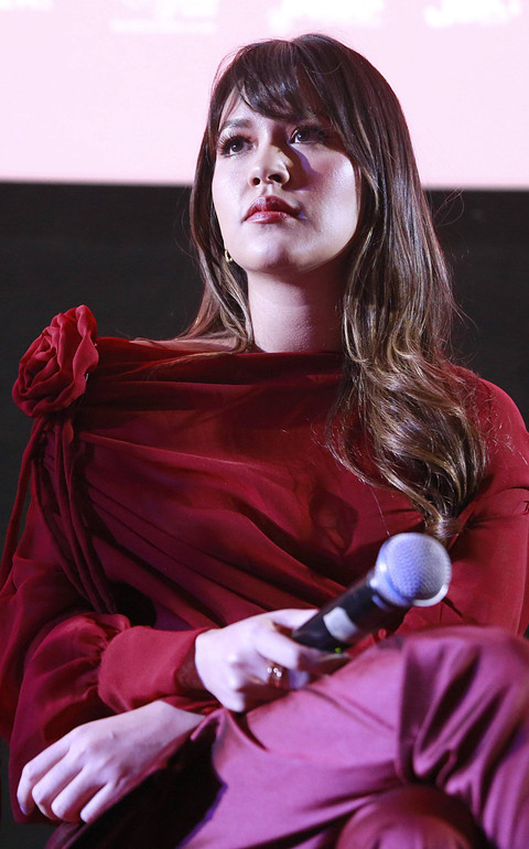 Penyanyi Raisa saat konferensi pers film dokumenter " Harta Tahta Raisa" Di epicentrum, Jakarta, Kamis, (30/5/2024). Foto: Agus Apriyanto